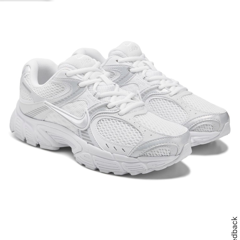 Nike Women's V5 RNR SNEAKER - Picture 5 of 12